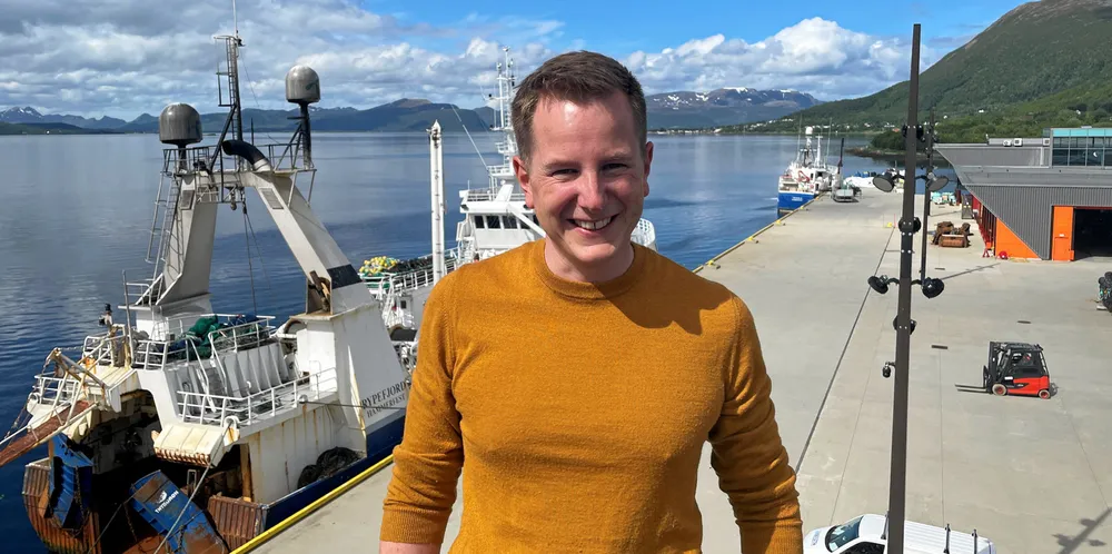 Kenneth Bjørkmo Kristiansen i Holmøy Martime vil tilby landstrøm til alle som losser fisk ved anlegget.