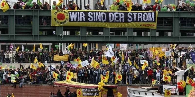 Demonstrators take to boats in Berlin to make their point