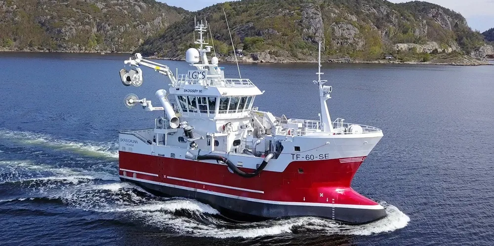 Bygg nummer 127 fra Skogsøy heter «Skreigrunn». Det er en 27,99 meter lang kystnot-snurper med hybrid framdrift.