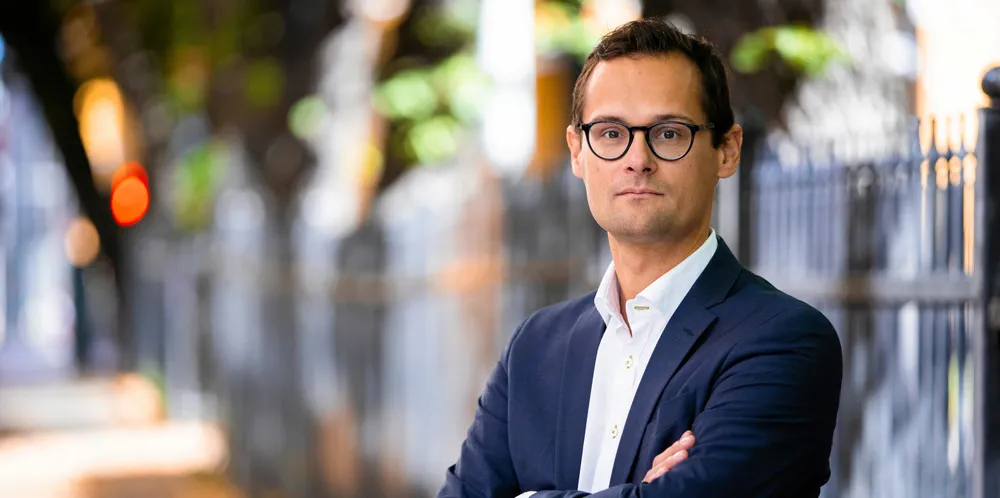– Når forbrukere kan spare penger ved å kjøpe strøm fra sitt nettselskap, og samtidig få en gratis app med de samme funksjonene som andre tilbyr, er det tydelig at mange strømsalgsselskaper tar seg svært godt betalt, sier avdelingsdirektør i Forbrukerrådet Fredrik Färber.