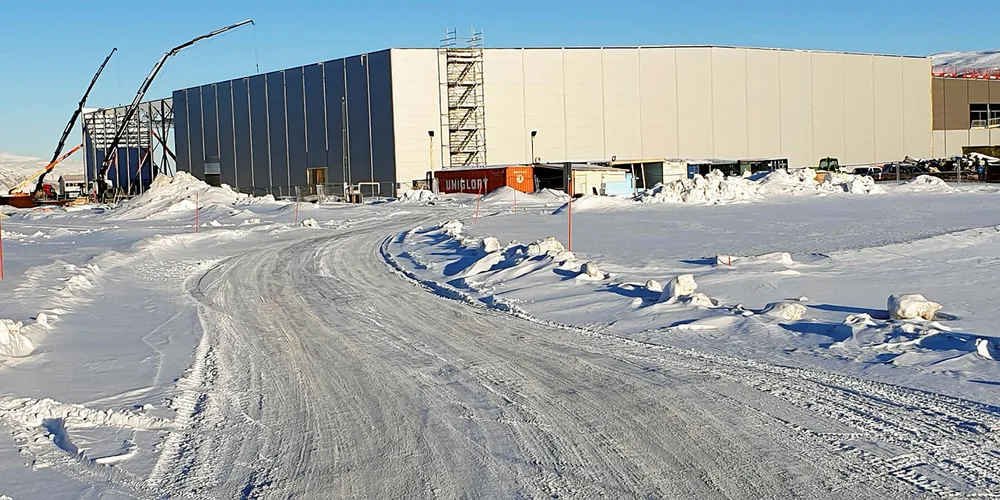 SATSER: Et nytt logistikksenter er nå under bygging på Skattøra. Tromsøterminalen AS, Fiskernes Agnforsyning SA og Eimskip Norway AS flytter fra det gamle anlegget i Hansjordnesbukta.
