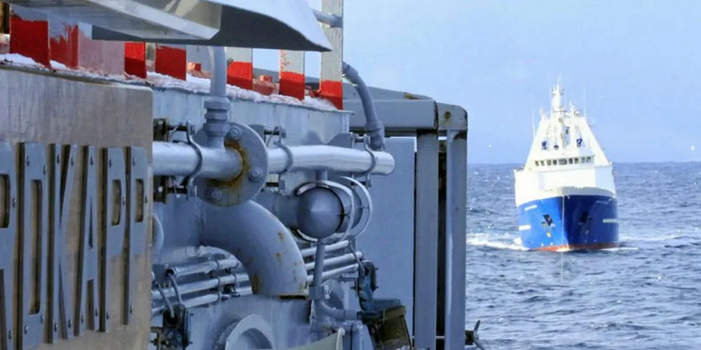 SLEP: Søndag satt KV «Nordkapp» slep på tråleren «Kapitan Gerashchenko».