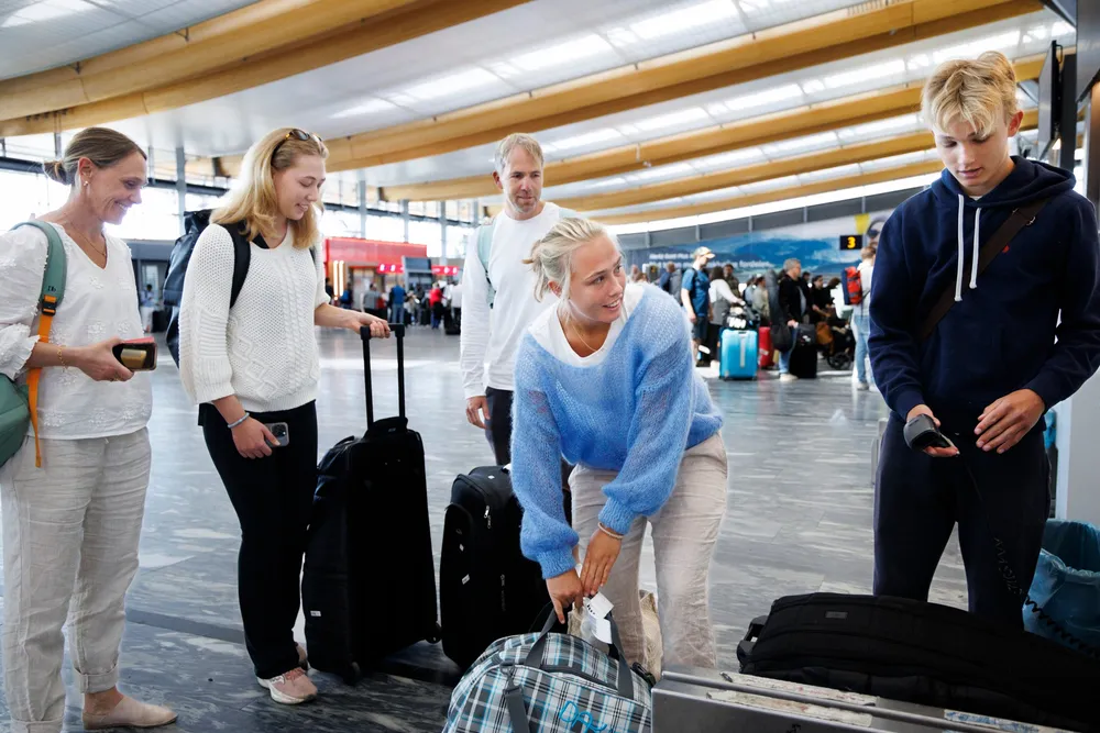 Familien Large, bestående av mor Lene (fra venstre), Madeleine (21 år), far Tim, Henriette (19) og Joachim (13), har lagt årets sommerferie til Hellas. Familien har, som mange andre nordmenn, valgt å droppe USA som reisemål de neste årene.