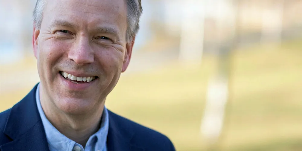 NY VURDERING: Tre år etter at fisker Roar Einarsen fikk ødelagt tommelen i en arbeidsulykke om bord på garnbåten «Berglibuen», skal saken på nytt vurderes av If. Her Jon Berge, informasjonsdirektør i If.