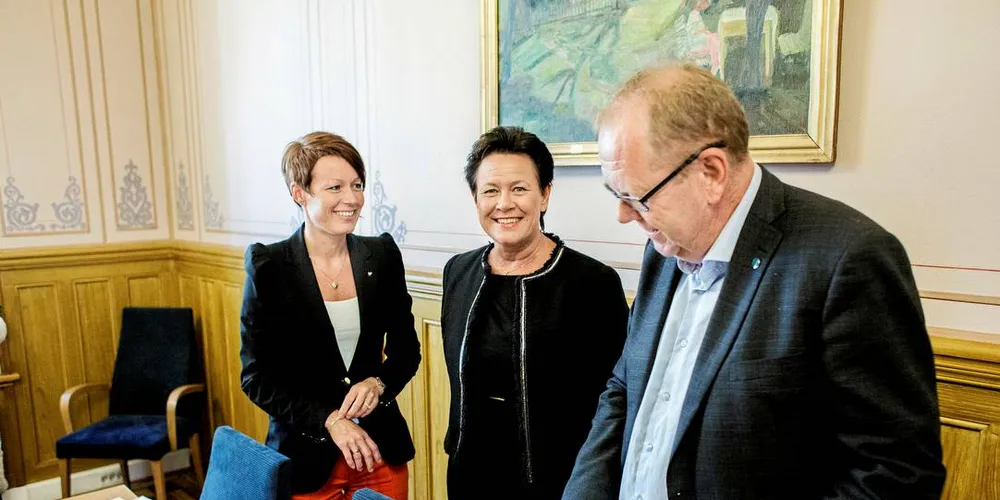 KANDIDATER: Pål Farstad er Venstres førstekandidat i Møre og Romsdal, men det er usikkert om han får sitte sammen med (f.v.): Line Henriette Hjemdal (KrF) og Ingunn Foss (Høyre) på Stortinget etter valget på mandag.Foto: Fredrik Bjerknes