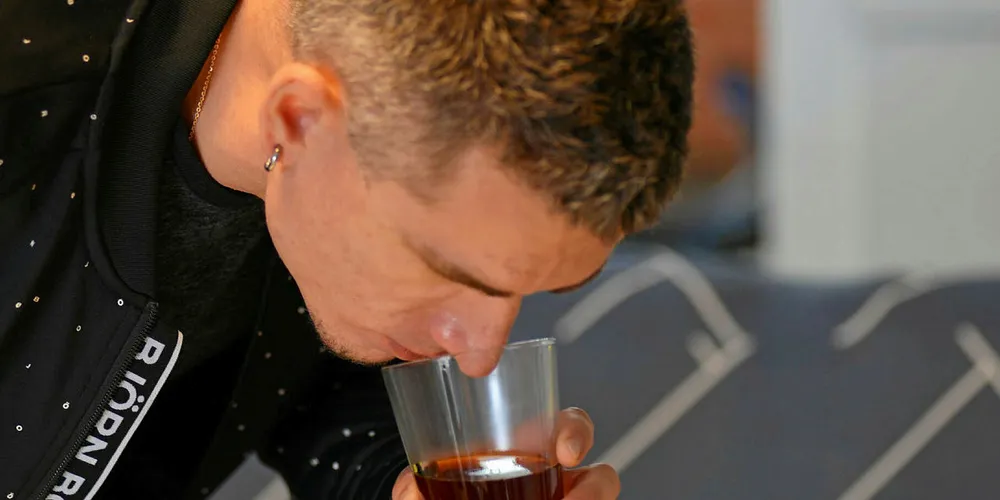 Aleksey Virich har vært lidenskapelig interessert i kaffe siden 2003, og nå har han skapt en ny merkevare på Træna.