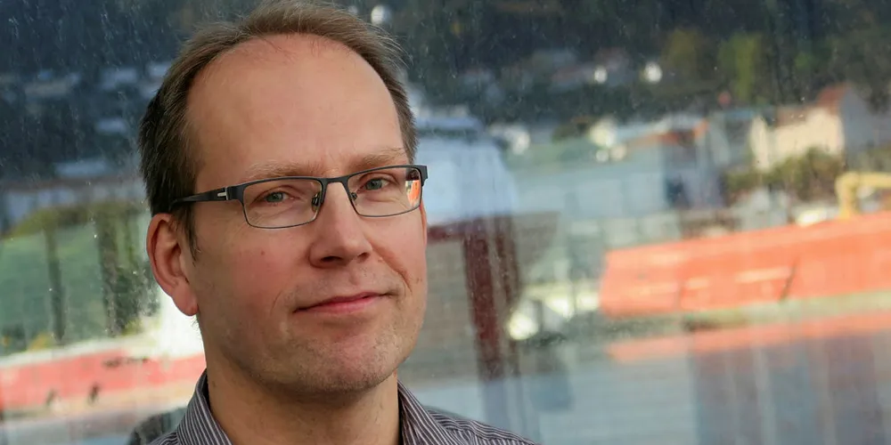 IKKE SIDESTILT: Trond Ottemo som er seksjonssjef ved Fiskeridirektoratets reguleringseksjon viser til at snurrevad er ikke sidestilt med trål i reguleringssammenheng.