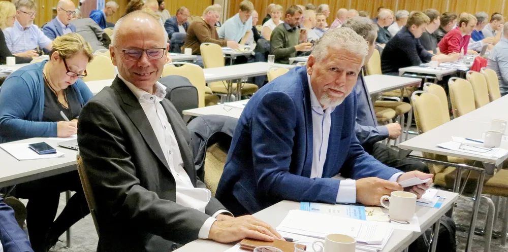 Kjell Ingebrigtsen, leder i Norges Fiskarlag, her sammen med generalsekretær Otto Gregussen (t.h.) på årsmøtet i Fiskarlaget Nord.