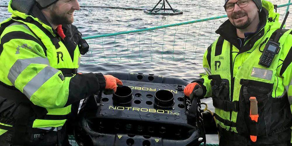 HELAUTOMATISK VASK: Denne robot skal vaske nøtene rene.