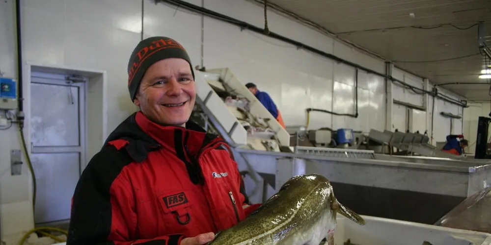 Leif Kvivesen ved Andenes Fiskemottak skulle veldig gjerne hatt flere båter i sving som kunne levere fisk til mottaket etter en laber høst. Arkivfoto: Bjørn Tore Forberg.