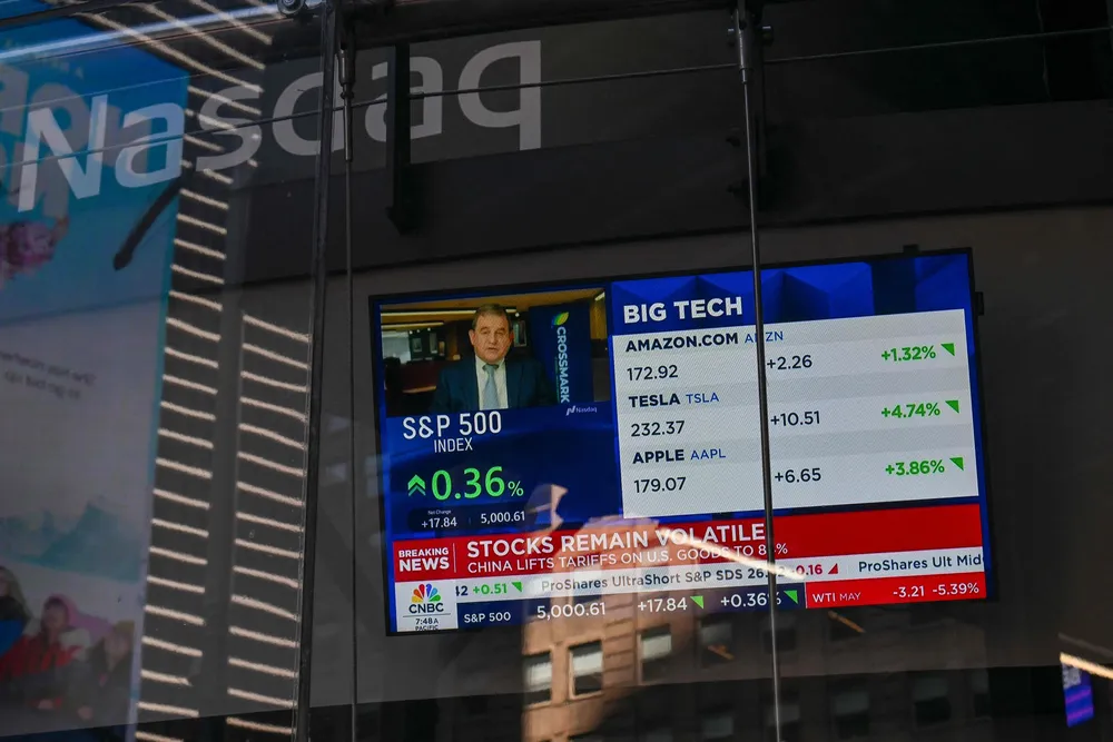 Tesla er notert på teknologibørsen Nasdaq. Her fra Nasdaqs hovedtavler på Times Square i New York.