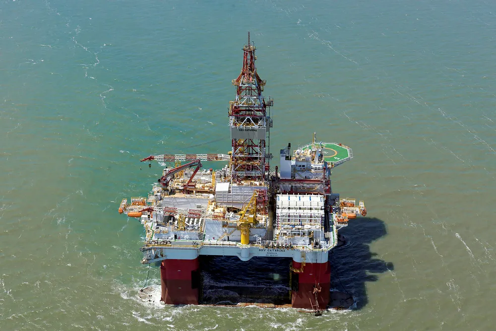 Workovers: the Petroserv semi-submersible rig Catarina