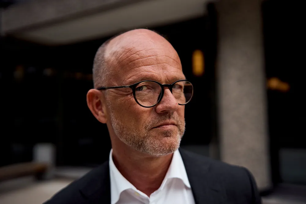 NHO-sjef Ole Erik Almlid krever skatteoppklaring fra finansminister Jens Stoltenberg og Arbeiderpartiet. Almlid kritiserer Aps skatteløfter. Fotografert utenfor NHOs kontorer i Oslo.