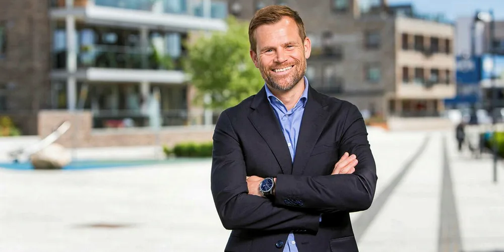 Styreleder i Oss Norge, Steinar Åril, sier selskapet må ha positive resultater innen noen år, men vil ikke gi en frist.