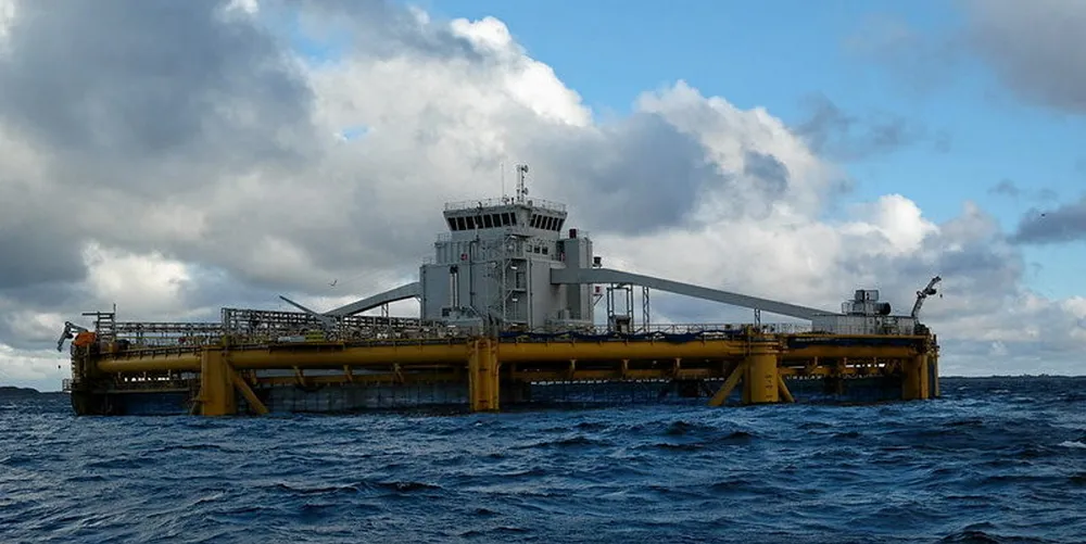 MÅ STÅ SAMMEN: Plasseringen av Salmars havmerd skaper strid mellom ulike sjømatinteresser. Næringen bør jobbe seg frem til en forent enighet om bruken av havet, hvis ikke blir de utkonkurrert av andre interesser.