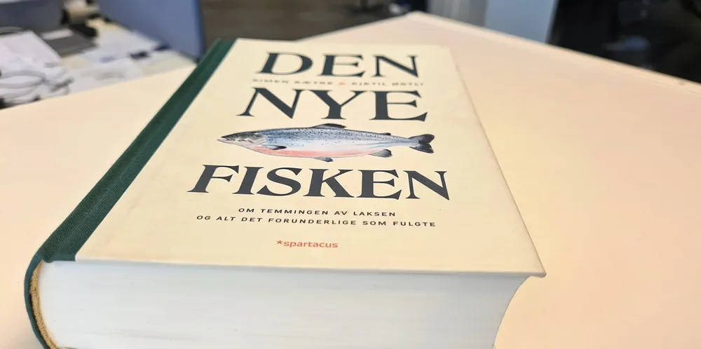 Boken «Den nye fisken» er skrevet av Simen Sætre og Kjetil Østli