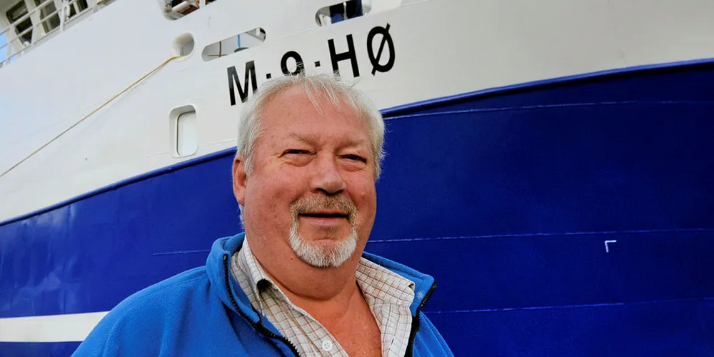 PÅ PRØVEFISKE: – Jeg tror det er en god sjøbåt. Det virket absolutt slik på tur fra Fosnavåg til Ålesund. Fasilitetene om bord er i alle fall topp, og nå skal vi ut på prøvefiske, sier reder Hans Sigvald Remøy.