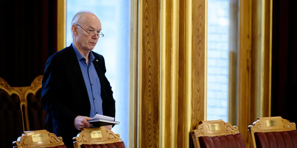Per Olaf Lundteigen (Sp) vil ha begrensinger på krafteksporten, men får ikke gehør hos regjeringen.