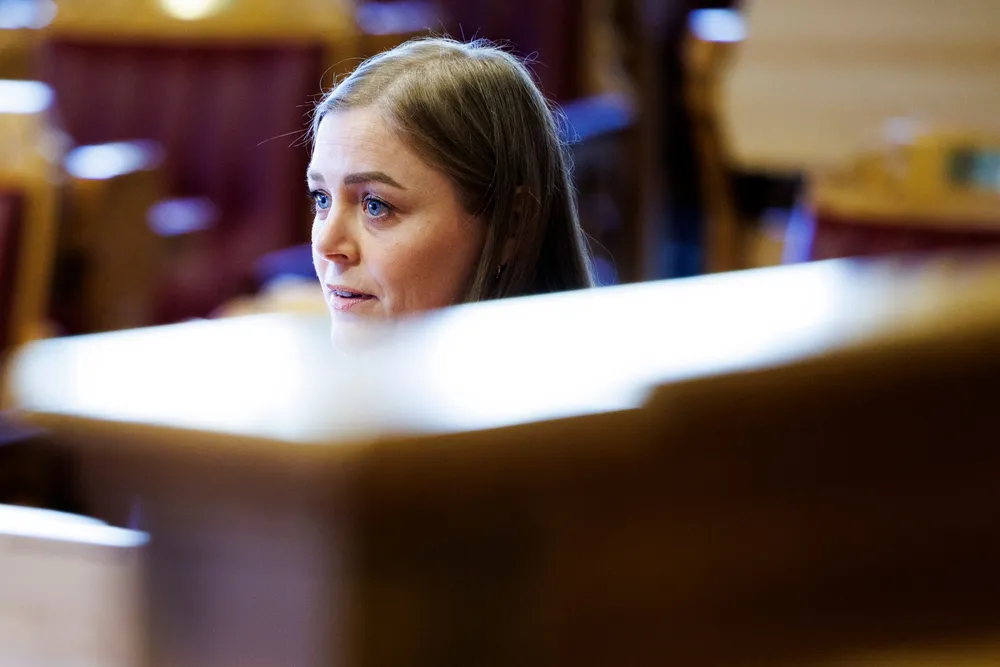 Om bedriftene får beholde mer av eget overskudd, får de større evne til å investere, vokse og ansette, skriver Tina Bru (bildet).