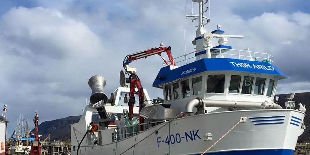 «Thor-Arild» skal over helgen delta på en oljevernøvelse i Varangerfjorden. Rederiet skal kombinere oljevern med kystfiske. Her til kai i Skarsvåg. Foto: Skarsvåg Kystfiske