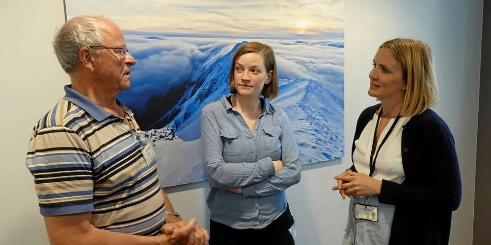 KREVER TILTAK: Arnold Jensen og Silje Ask Lundberg fra Naturvernforbundet møtte politisk rådgiver Marit Vea i klima- og miljødepartementet i dag.Foto: Tor Bjarne Christensen