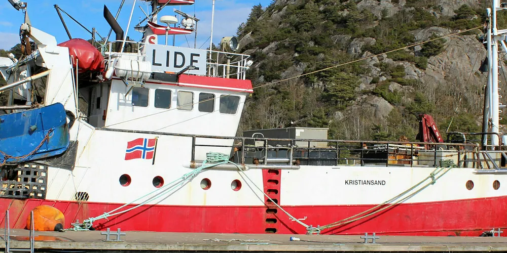 PÅ KREPSEFISKE: Reketråleren «Pilot» på over 26 meter er rigget om for krepsefiske i Skagerrak. Søgne-båten tok en mindre fangst på 110 kilo kreps på den første turen i forrige uke.