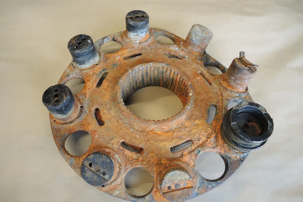 Found: casing for eight planet gears, including inner race to failed gear to the right