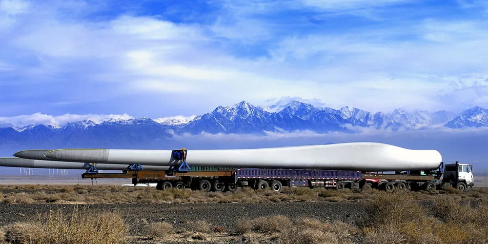 Goldwind blades on the move.