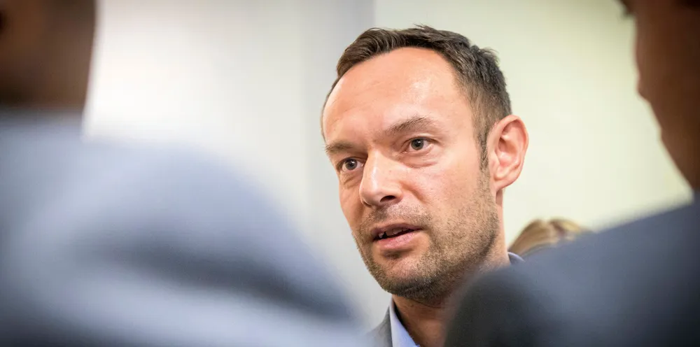 Stortingsrepresentant Torgeir Knag Fylkesnes (SV) krever at det ikke skal gis nye konsesjonene til oppdrett så lenge kunnskapshullene om effektene på fisk og miljø er så store.