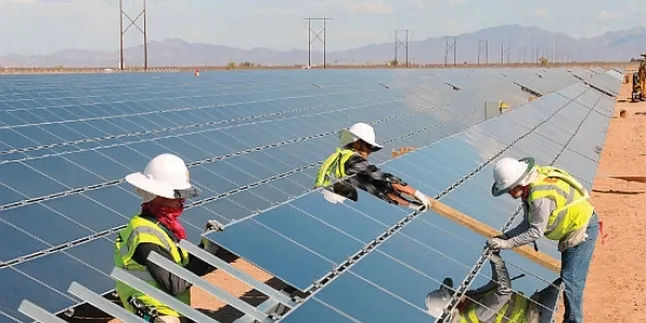 SunPower swings to loss in Q1 as revenue tumbles