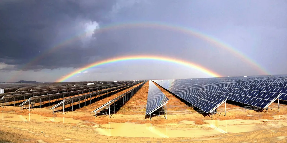 Norfund har inngått samarbeide med Enel Green Power om langsiktig investering i fornybar energi i India. En kontrakt om levering fra for et 420 MW solcelleprosjekt er allerede signer. Her i fra Scatec Solars solpark i Kalkbult i Sør-Afrika