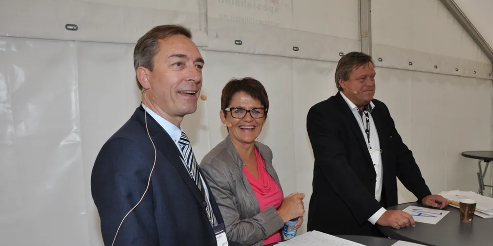 Laksedebatt med humør: Frank Bakke Jensen (t.v.), Lisbeth Berg-Hansen og Harald Nesvik.