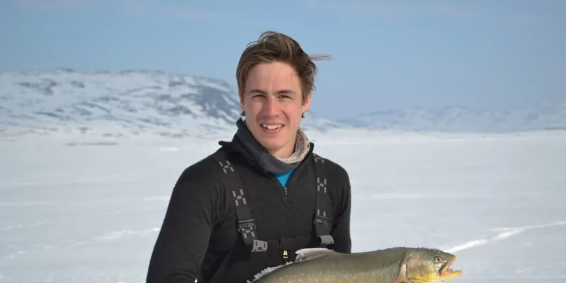 Mathias Overrein er en av mange akva-medisinere som har fått jobb før han er ferdig med studiene. (Foto: Privat)