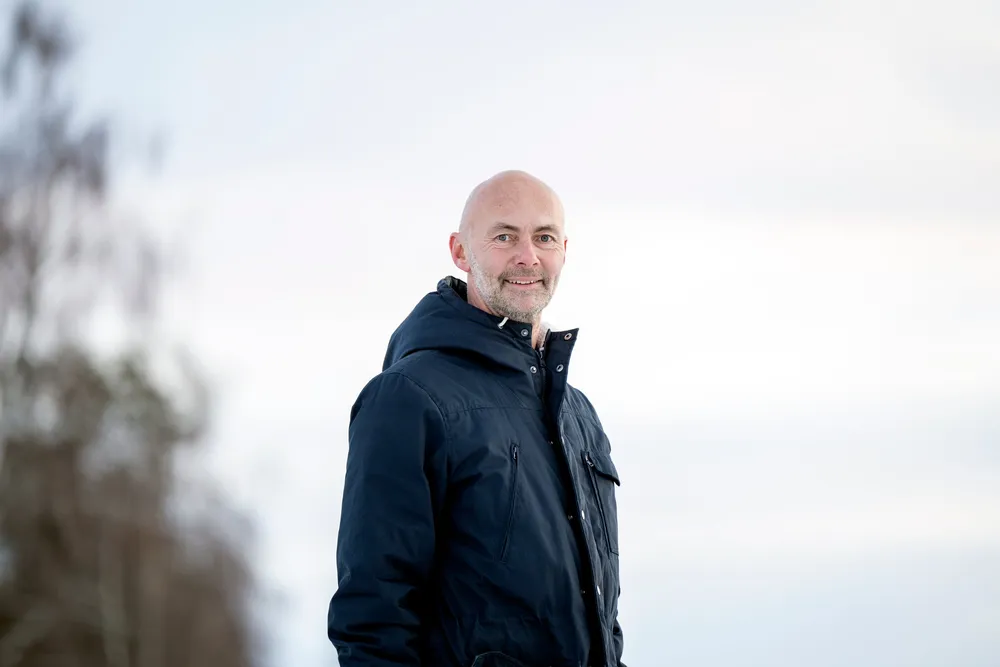 Analysesjef Geir Linløkken i Investtech minner om å spre risikoen hvis man skal laste opp med nyttårsraketter.