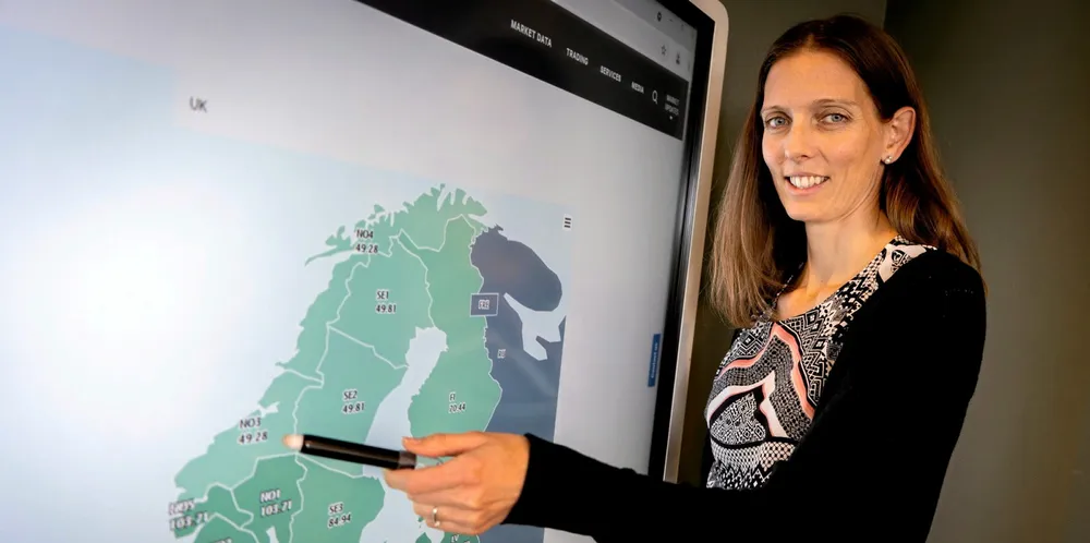 Fremtidsprisene har steget omtrent 20 prosent de siste to ukene. Værfenomentet SSW er årsaken forteller senior krafthandler Siri Line Hove Ås i Aneo.