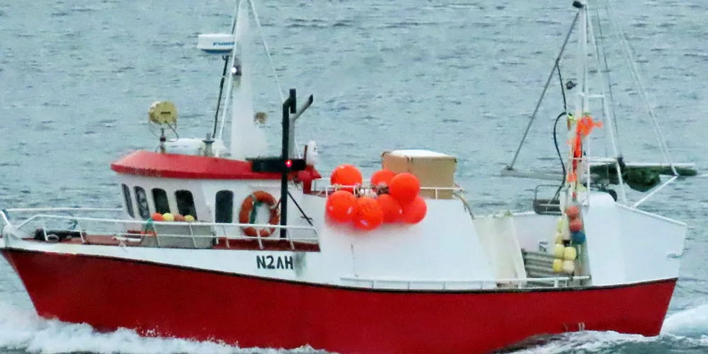 HJEM: Sjarken «Fjordegg» er på tur hjem til Austbø på Helgelandskysten etter avsluttet vintersesong for Tufjord i Vest-Finnmark.
