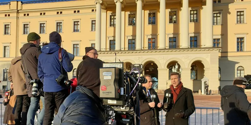 NYE STATSRÅDER: Journalister på plass i påvente av at nye statsråder skal presenteres.Foto: Anders Furuset