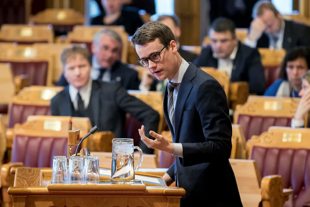 – Vi kan ikke ha et skattesystem som vrir investeringer mot petroleum og som kan gjøre samfunnsøkonomisk ulønnsomme investeringer lønnsomme for bedriftene, sier Tore Storehaug (KrF).