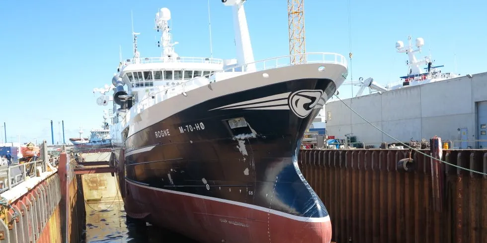 FINPUSS: «Rogne» i dokk på Karstensens Skibsværft i Skagen for en siste finpuss før overlevering. Foto: Nils Torsvik.