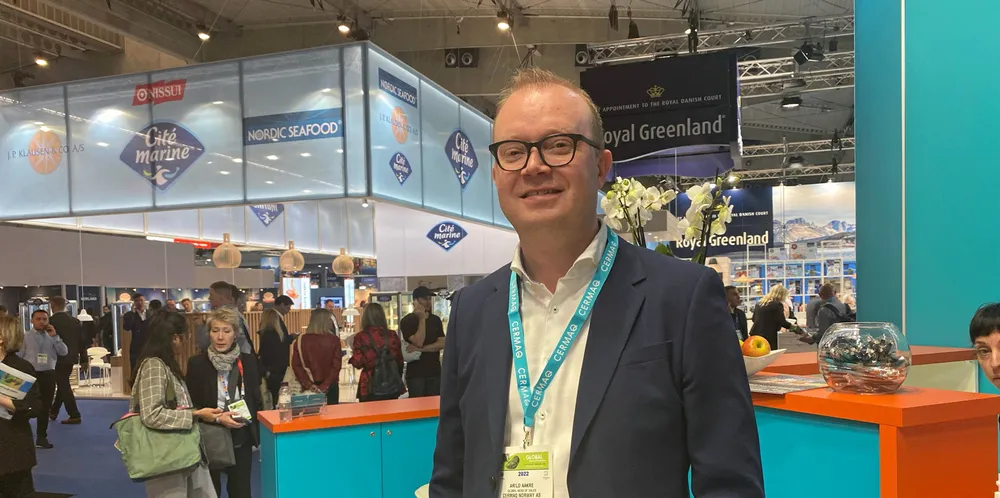 Arild Aakre, global salsdirektør i Cermaq, startar i ny jobb i august, men blir buande i Oslo. Her frå sjømatmessa i Barcelona.