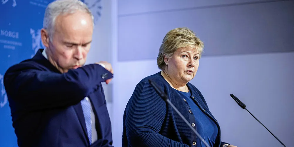 Statsminister Erna Solberg lhar lagt fram en handlingsplan for krisen. Finansminister Jan Tore Sannerviser her hvordan det skal hostes, hvis man absolutt må.