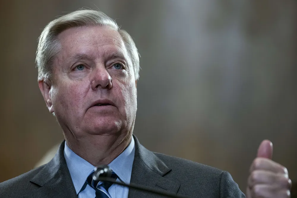 Den republikanske senatoren Lindsay Graham reagerer sterkt på Oljefondets Caterpillar-exit.
