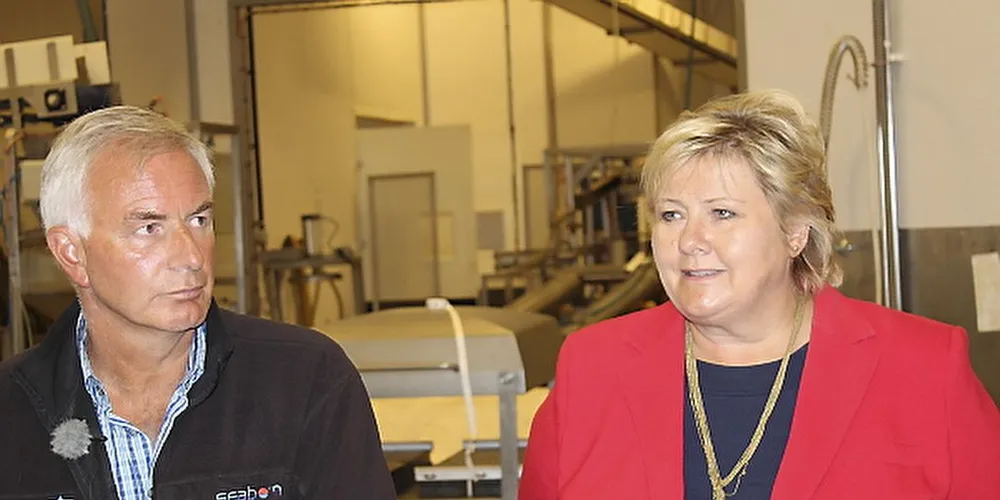 Aage Eriksen i Hopen Fisk & Sild var vert under statsminister Erna Solbergs besøk. Han gjorte det klart at regjeringen ikke måtte sitte på gjerdet i forhold til den russiske boikotten av sjømat. Foto: Willy Hauge.