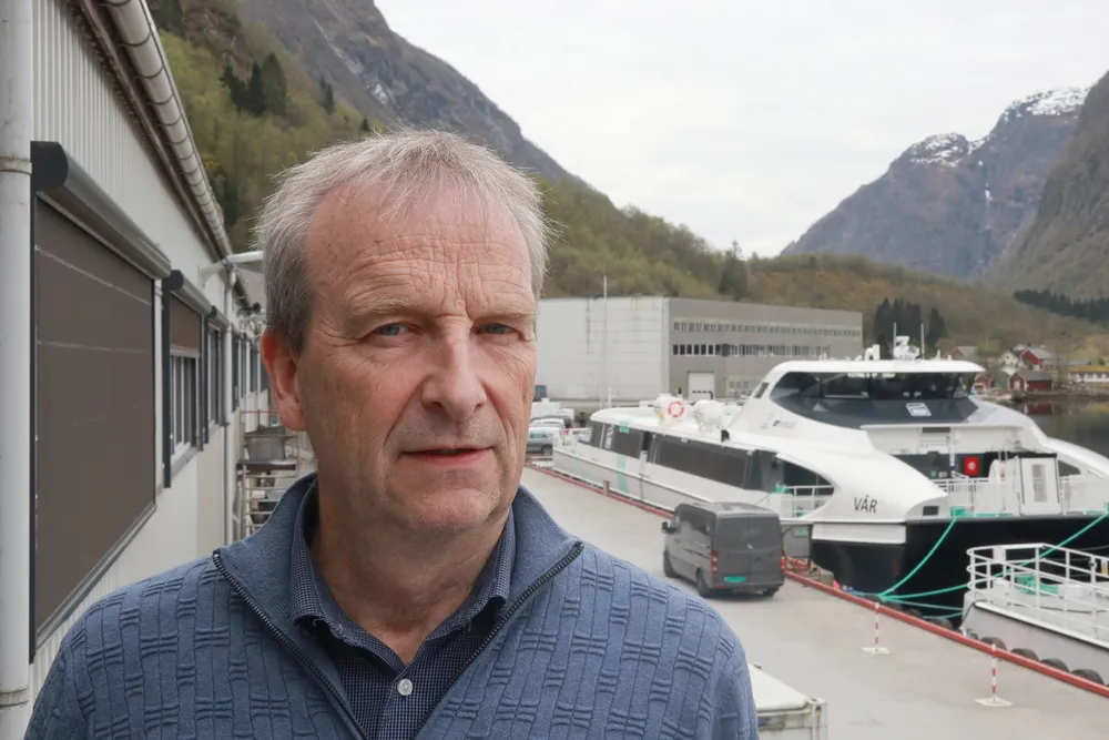 Stadig optimist. Styreleder ved Brødrene Aa, Gustav Johan Nydal, er glad for at det nå blir satt i gang produksjon ved Brødrene Aa sin avdeling i Eikefjord. Har håper å ha en løsning på plass ved hovedverkstedet i Hyen innen utgangen av august.