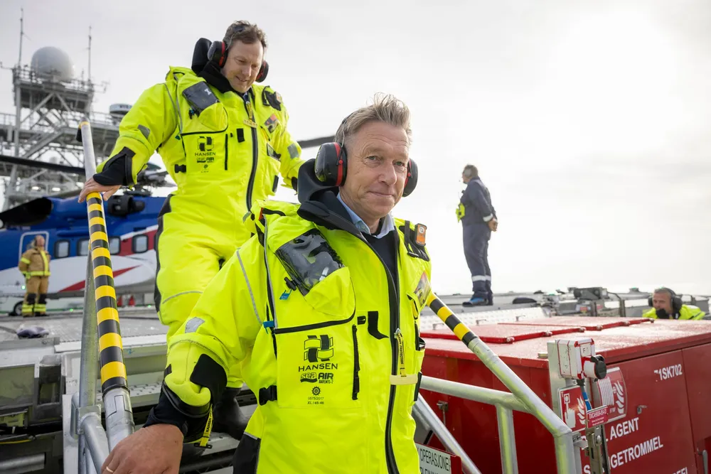 Energiminister Terje Aasland vurderer å kutte co₂-avgiften fra sokkelen, og dermed halvere oljeselskapenes klimakostnader.