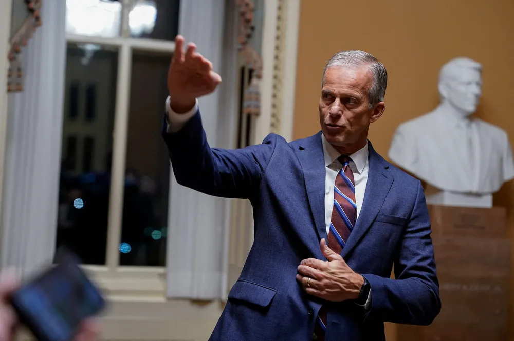 Senatets leder John Thune sa tidligere mandag at han håpet på et vedtak innen noen timer. Mandag kveld sa Senatet ja til lovforslaget, som må endelig vedtas i Representantenes hus før president Donald Trump kan sette sin signatur på det.