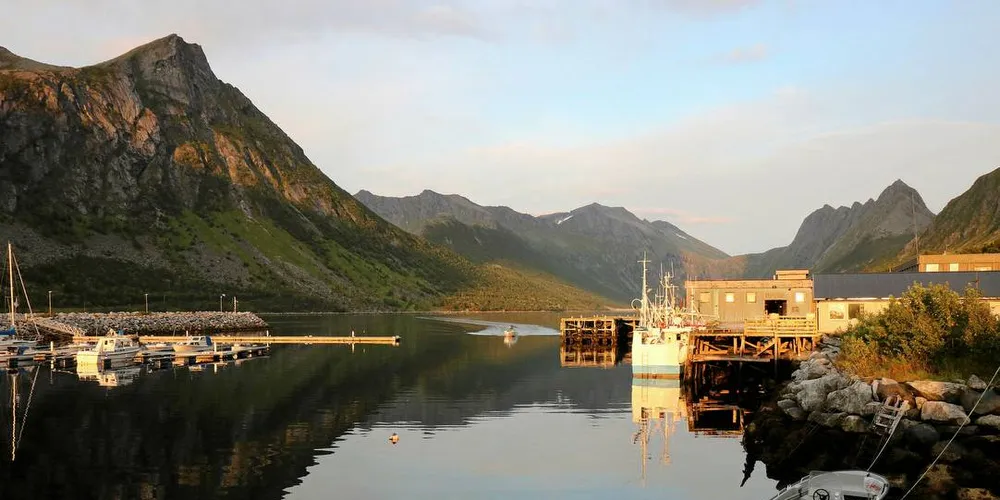 Gryllefjord i Torsken kommune på Senja i Troms en sen augustkveld.Foto: Jørn Mikael Hagen
