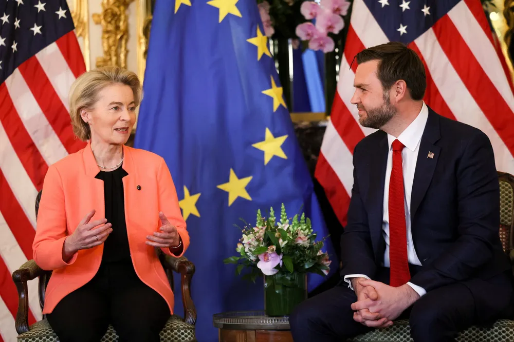 USAs visepresident JD Vance og Europakommisjonens president Ursula von der Leyen møttes i Paris 11. februar.