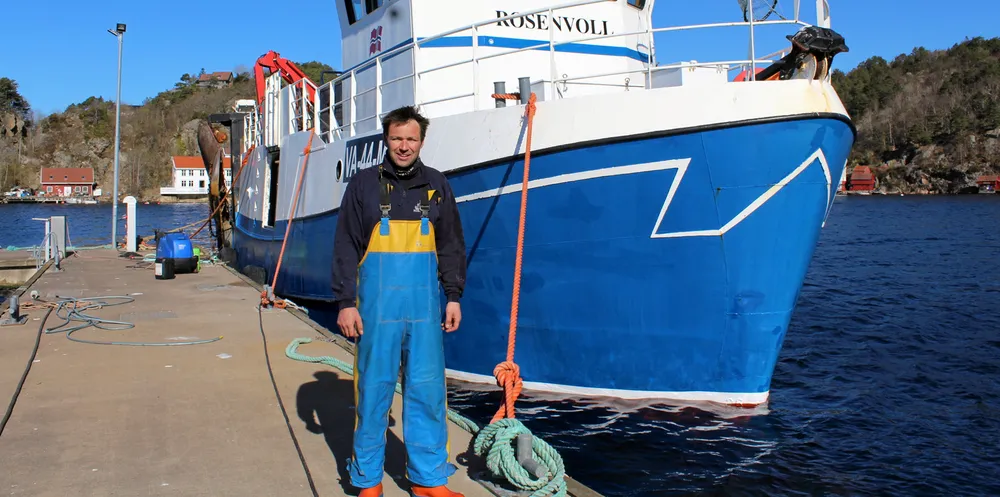 – Det hjelper med en god rekepris, men det ser ut til at regjeringen er handlingslammet i saken om dieselpris og avgifter, sier Christian Aanonsen på «Rosenvoll» av Mandal.