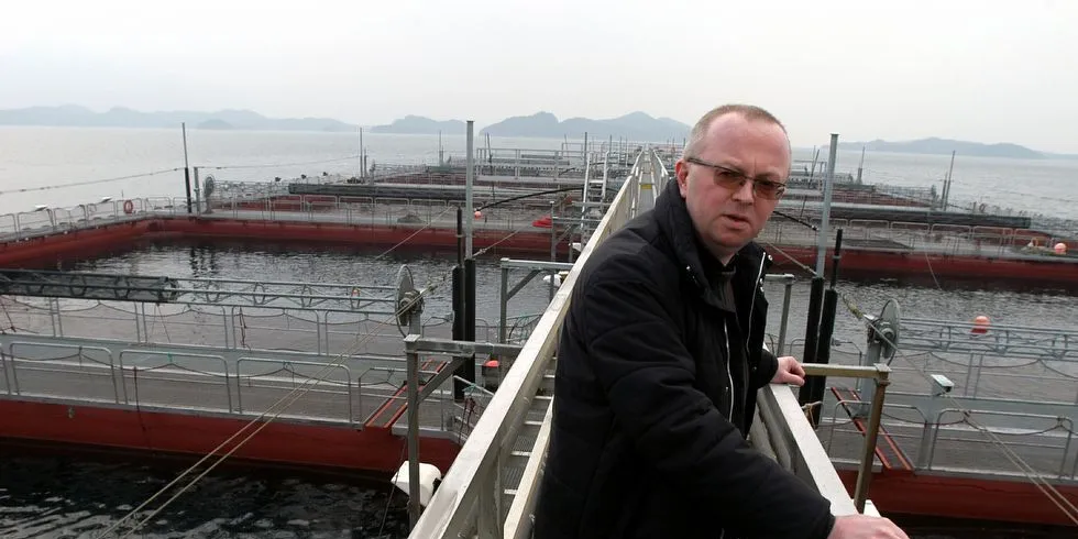 Lakseoppdretter - Gerhard Alsaker - holder til i Onarheim på Tysnes.